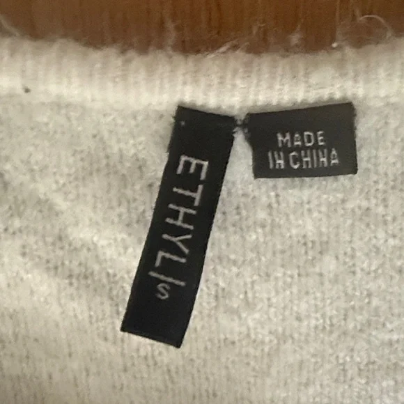 Chic Light Gray Cardigan Sweater - Picture 2 of 8